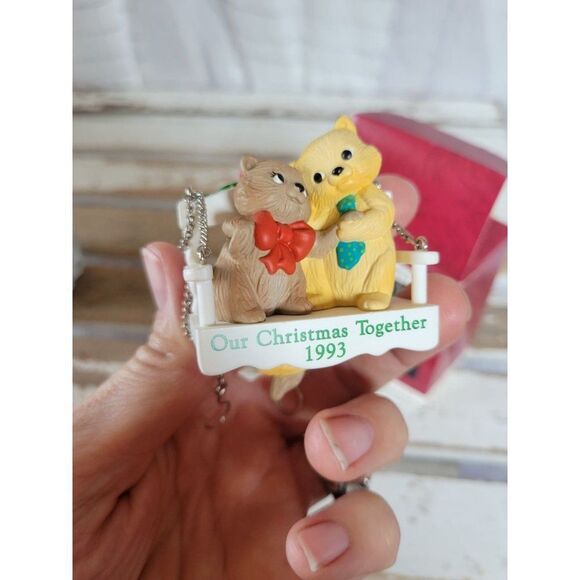 Hallmark our Christmas together cat kitten bench ornament 1993 - Picture 7 of 7